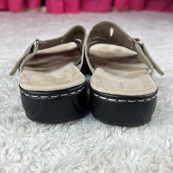 Croft and Barrow Piper Metallic slip on wedge sandals, size 8 med - Picture 3 of 7